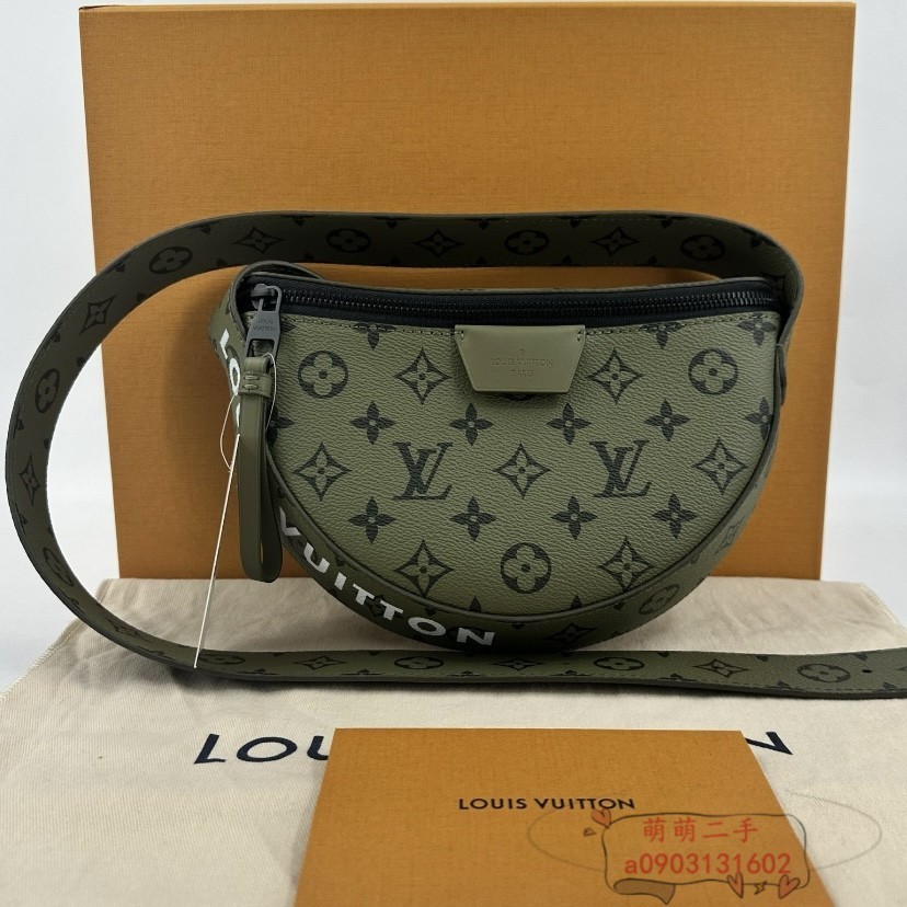 『二手精品』LV 路易威登 Moon 斜背包 M23838 卡其綠 男女同款 老花半月包 單肩包 斜跨包 內裡紅色