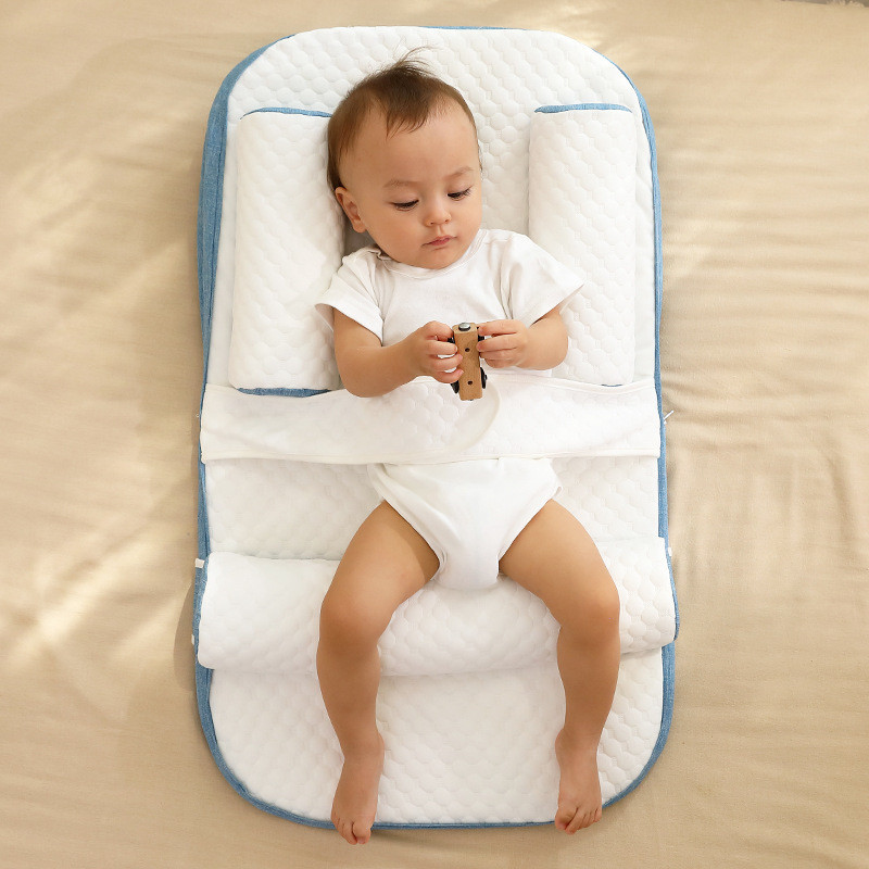 新生寶寶防吐奶枕豆豆絨斜坡墊枕頭側睡防溢奶吐奶床中床餵奶側睡