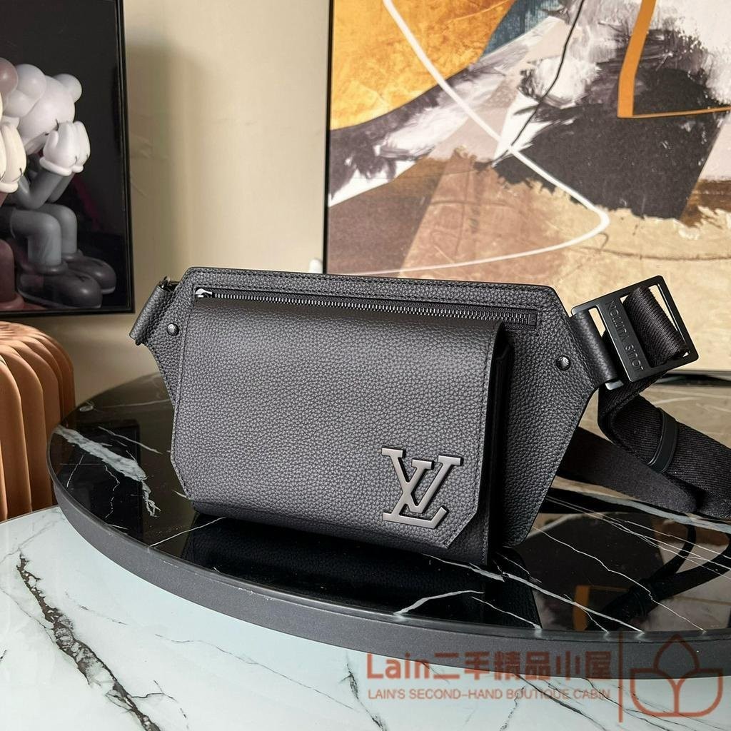 二手精品 LV 路易威登 M57081 Takeoff 斜背包 男款 腰包 胸包 相機包 側背包