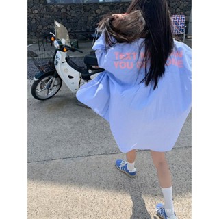 美爆啦📣設計感藍色條紋印花襯衫女夏季寬鬆慵懶百搭襯衣薄款防曬長袖上衣 EOWJ