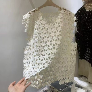 愛依依 鏤空上衣 不規則上衣 洋氣小衫 罩衫 均碼 夏季設計感小眾花朵刺繡鏤空蕾絲衫背心TCF02.09903