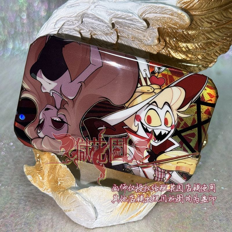 🌟玩物研究所🌟地獄客棧素麵鐳射長方徽章雙人衕框衕人吧唧哈斯克路西法阿拉斯託