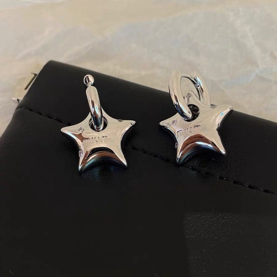 BOEY精品飾品-M字母繆女士耳環輕奢小衆高級感耳釘五角星金屬鑲鑽耳扣新款高端