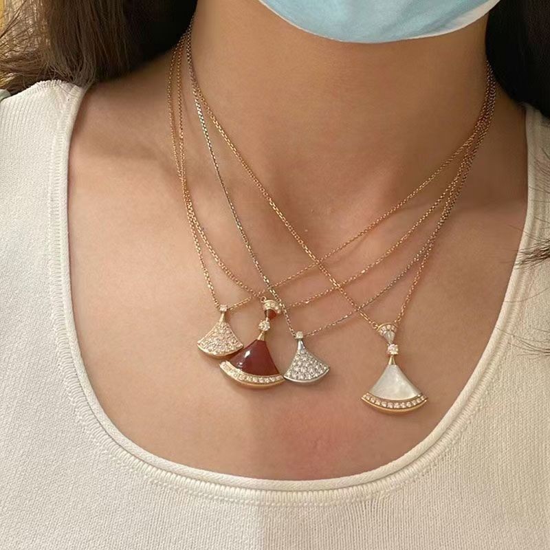 BOEY精品飾品-高版】名媛爆款扇形吊墜滿鑽白貝母項鍊18k小裙子高級輕奢鎖骨鏈