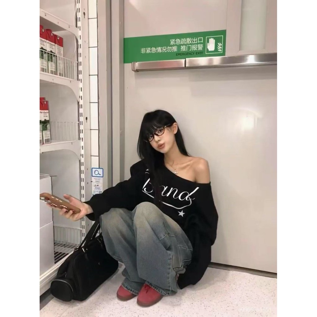 【ASDF】臺灣出貨 免運 衛衣女 美式複古黑色斜肩長袖衛衣女春秋季設計感小衆寬鬆辣妹一字肩上衣 KAXJ