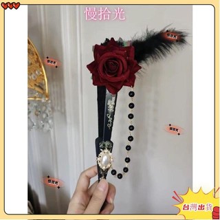 ✨✨臺灣優品👍🏻👍🏻羽毛扇 旗袍手扇 走秀羽毛扇 扇子 蘿莉塔歐復古浮雕燙金花嫁茶會羽毛玫瑰摺扇黑