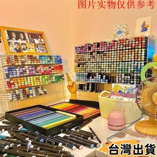 臺灣熱賣⚡收納架馬克筆收納架斜插筆架亞克力鋼筆文具彩筆鉛筆中性少女宿舍桌面775775