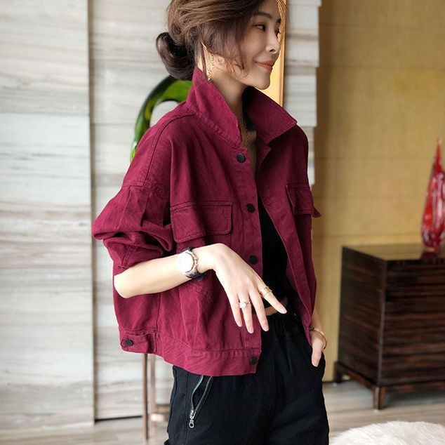 女裝 牛仔 酒紅色短款牛仔外套女2023春秋季寬松百搭高級感長袖工裝夾克上衣牛仔外套 寬鬆外套