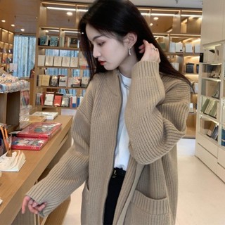 【WIK】針織外套女 秋冬溫柔風奶係穿搭卡其色毛衣女秋冬季百搭寬鬆慵懶針織開衫外套 女裝