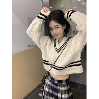 新款學院風v領毛衣女 寬鬆秋冬上衣 麻花設計感小眾短版毛衣 針織衫 長袖上衣 針織上衣 針織毛衣 短
