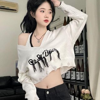 【唯家】美式字母刺繡毛衣女 秋冬短款長袖兩件套 掛脖吊帶鹽系針織上衣 高階感chic上衣 甜辣短版針織衫