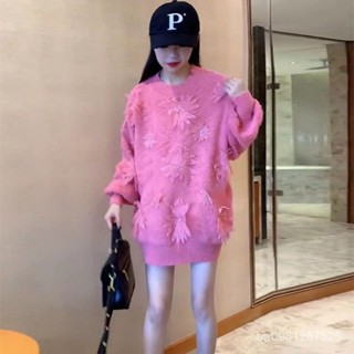 粉色 多巴胺 簡約 可愛 韓係 日係 奶呼呼2023爆款針織毛衣女寬鬆慵懶外穿中長款重工風繡花慵懶風洋氣粉色