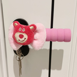 臺灣🎁門把套 防撞套🌸可愛卡通門把手保護套防靜電保暖套防撞防磕碰毛絨入戶門新年裝飾 卡通把手套 帶公仔