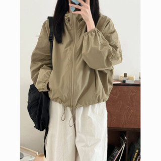 卡其色短款登山服沖鋒衣外套女春秋秋季薄款防風工裝夾克運動上衣 大尺碼外套 大尺碼上衣 冬天外套 大尺碼女裝 秋冬外套
