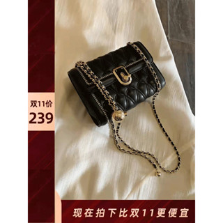 免運🎀2025新款反方嚮的鍾時尚單肩斜挎鏈條甜美小方包洋氣菱格女包真皮韓國包包側揹包 肩揹包 單肩包斜揹包女 IVKC