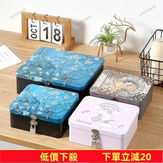 臺灣發貨～帶鎖收納盒 小型保險箱 家用保險箱 密碼收納盒 複古馬口鐵盒子帶鎖收納盒鑰匙密碼桌麵化妝品儲物傢用首飾小箱子2