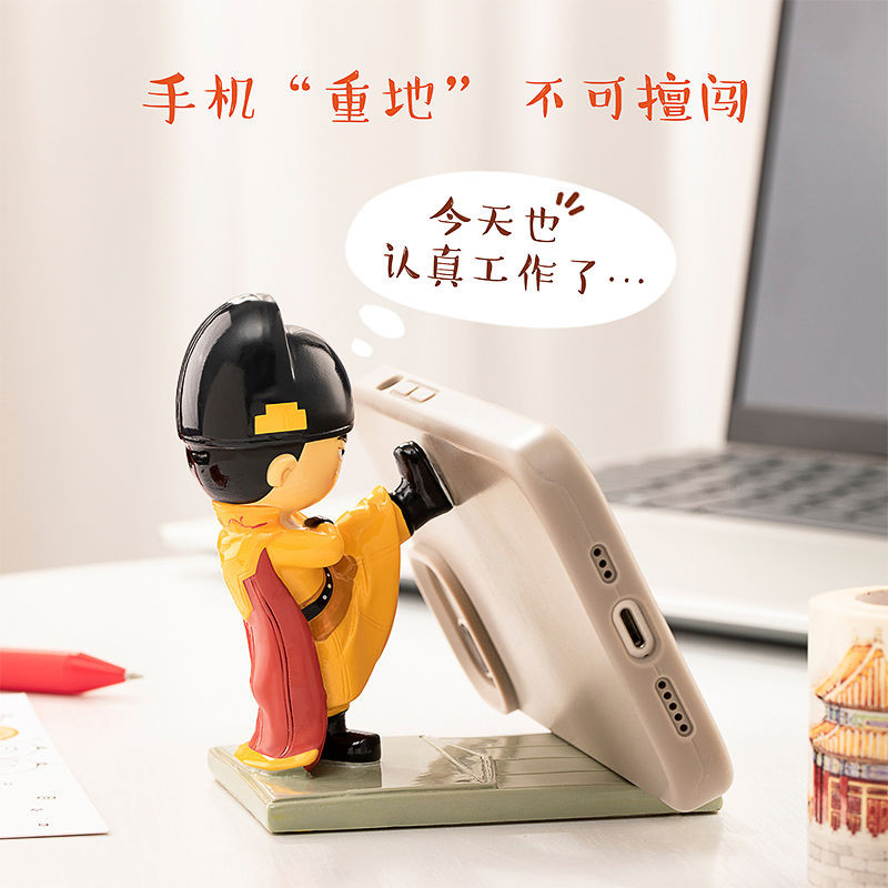 8號倉庫 創意手機支架 擺件 【锦衣卫手机支架】故宫文创中国风手机座三尺鲤创意摆件生日礼物 桌面擺飾 手機支撐架