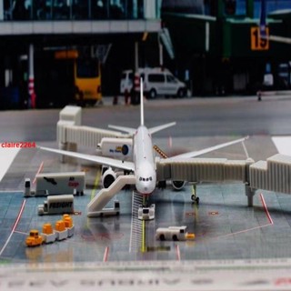 ◽JC Wings 1:400飛機機場模型地勤20件抱輪車登機車廊橋貨車傳輸車