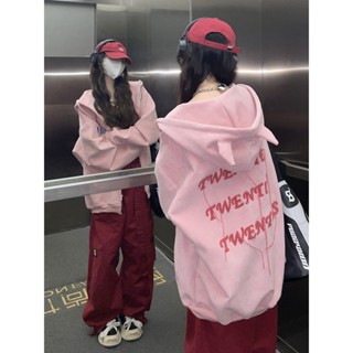 【Helisa 允梨】慵懶風 毛巾 字母小惡魔 開衫 連帽衛衣 寬鬆 粉色外套 拉鏈 韓版女裝 法式洋裝 學院風
