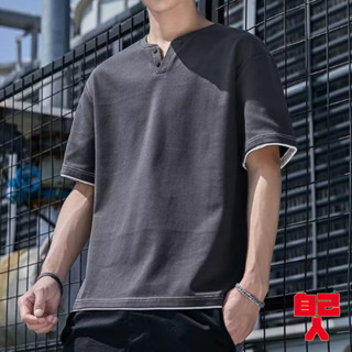 【自己人】假兩件上衣 V領修身 純色V領假兩件POLO衫 男 夏季男士短袖上衣 休閒 經典 短袖上衣 AT純色V領