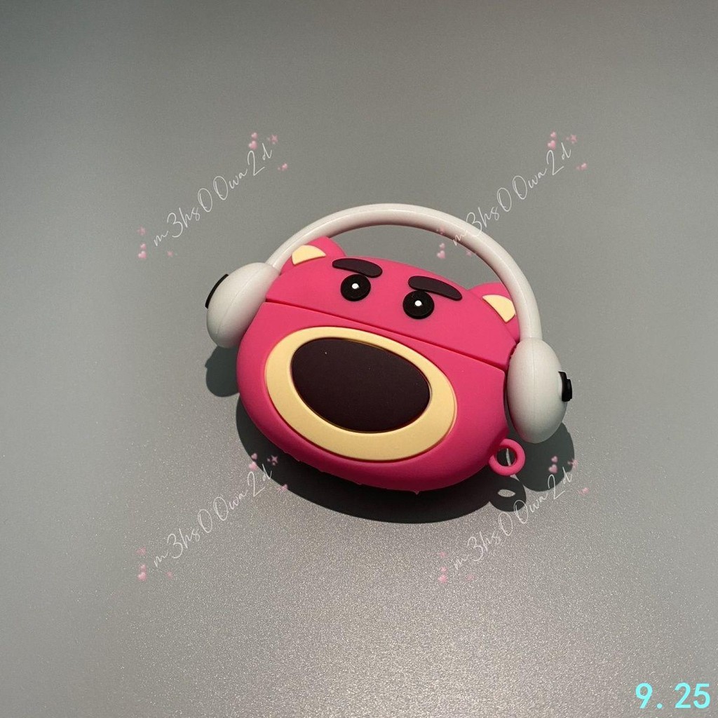 卡通戴耳機草莓熊蘋果airpodsPro3藍牙耳機保護套1/2/3代防摔軟殼