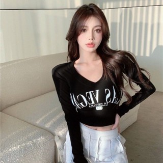 𝐋𝐢𝐭𝐭𝐥𝐞 小性感長袖T恤 V領短款上衣女內搭字母印花高腰露臍長袖上衣秋性感辣妹緊身上衣