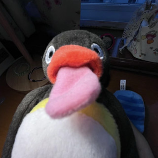 桃園出貨 創意趣味搞怪pingu演我的一天摸魚企鵝毛絨 可愛抱枕 搞怪抱枕 生日禮物 交換禮物 玩偶 絨毛娃娃 情侶禮物