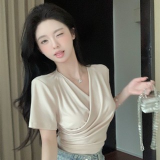 𝐋𝐢𝐭𝐭𝐥𝐞 小性感短袖T恤 氣質名媛風交叉v領正肩短袖女夏季辣妹設計感小眾收腰修身短款上衣 女裝