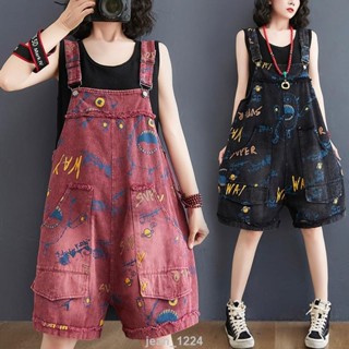 桃園發貨🎉45-90kg可穿時尚減齡印花牛仔背帶褲女新款夏天大尺碼胖mm寬鬆顯瘦五分連身褲大尺碼吊帶褲