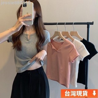 Miss推薦✈女裝純色修身V領短T恤短版女上衣百搭修身露臍辣妹T恤短袖V領T恤短版上衣
