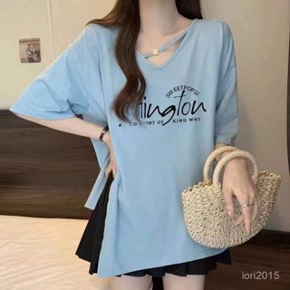 VOVA本鋪 時尚字母印花大碼女裝設計感開叉短袖不對稱寬鬆遮肉顯瘦T恤女ins上衣
