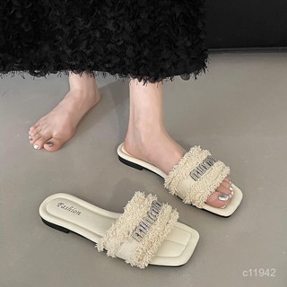 【臺灣出貨】【店鋪熱銷】法式小香風拖鞋女夏外穿2025年新款網紅時尚水鑽一字平底沙灘涼拖