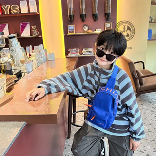 🎒精緻童包🎒韓版兒童胸包時尚潮酷簡約字母迷你男女童斜挎包兒童包包
