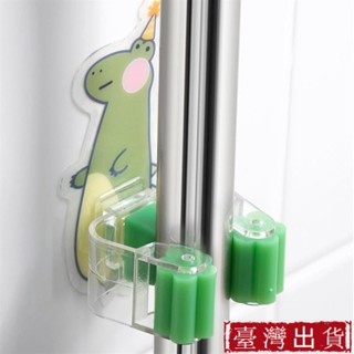 ✨暢銷好物✨可愛卡通小恐龍拖把架 免打孔無痕貼掛拖把的架子 衛生間浴室掃把掛架 馬桶刷收納架 帶滾輪拖把收納架2/17