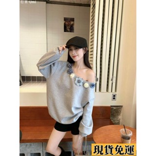 Umi🚗限時免運胖MM特大碼300斤設計感立體花朵斜肩長袖衛衣女早秋休閑露肩上衣2