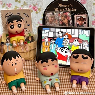 📣24H限時爆品促銷📣【2191人好評】新款日漫蠟筆小新手辦懶人平闆手機支架家居擺件野原新之助公仔 ZQNG