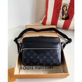 精品現貨 LV Outdoor 信差包 記者包 Taiga 牛皮 Monogram Amazon 帆布 M30233黑