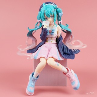 🔥桃園精選🔥初音未來手辦二次元美少女擺件初音壓泡麵坐姿手辦模型蛋糕擺件
