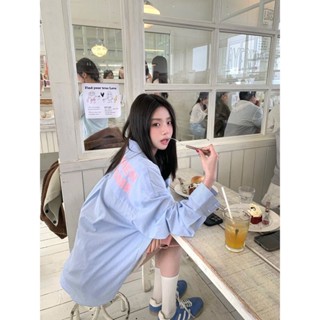小可家設計感藍色條紋印花襯衫女夏季寬鬆慵懶百搭襯衣薄款防曬長袖上衣 夏季外套 防曬外套 透氣外套 夏天外套女 薄款外套
