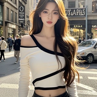 ✨限時下殺✨大尺碼女孩 純慾辣妹短T2025新款修身顯瘦設計小眾鏤空斜肩長袖T恤初秋辣妹時尚上衣 百搭顯身材 街拍潮人