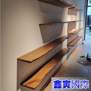 【鑫寅】（實木工廠）鬆木原木-隔闆置物架實木無痕書架掛牆壁架原木層闆背景牆藝術鞋包壁掛架實木置物架 QQWK