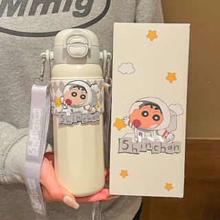 【臺灣現貨】🔥🔥蠟筆小新保溫杯 新款吸管水杯 學生上學專用杯子 生日禮物ins 316不鏽鋼保溫杯 兒童保溫杯 背帶水壺