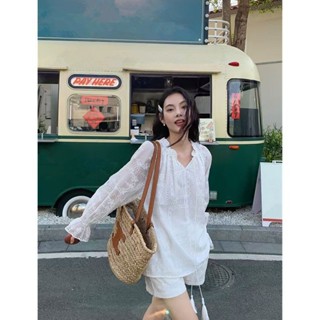 白色襯衫 鏤空喇叭袖襯衫 套裝女 防曬上衣 短褲 兩件套 長袖襯衫 韓系上衣 薄款上衣 寬鬆襯衫 質感襯衫 女生襯衫