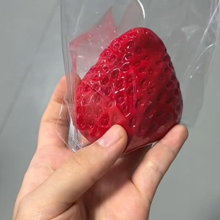 一顆大草莓”實心大雪頂草莓捏捏樂軟爛仿矽膠手感解壓發洩玩具