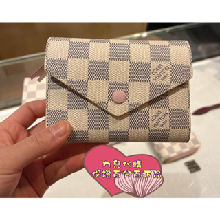 精品現貨 LV 路易威登 N64022 棋盤格 粉色內裡 拉鍊零錢袋 女生三折短夾 卡夾 皮夾 手拿錢包