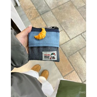 臺灣出貨【2687人收藏】新款牛仔拚接化妝包百搭大容量口紅耳機包便攜Kitty貓圖案零錢包