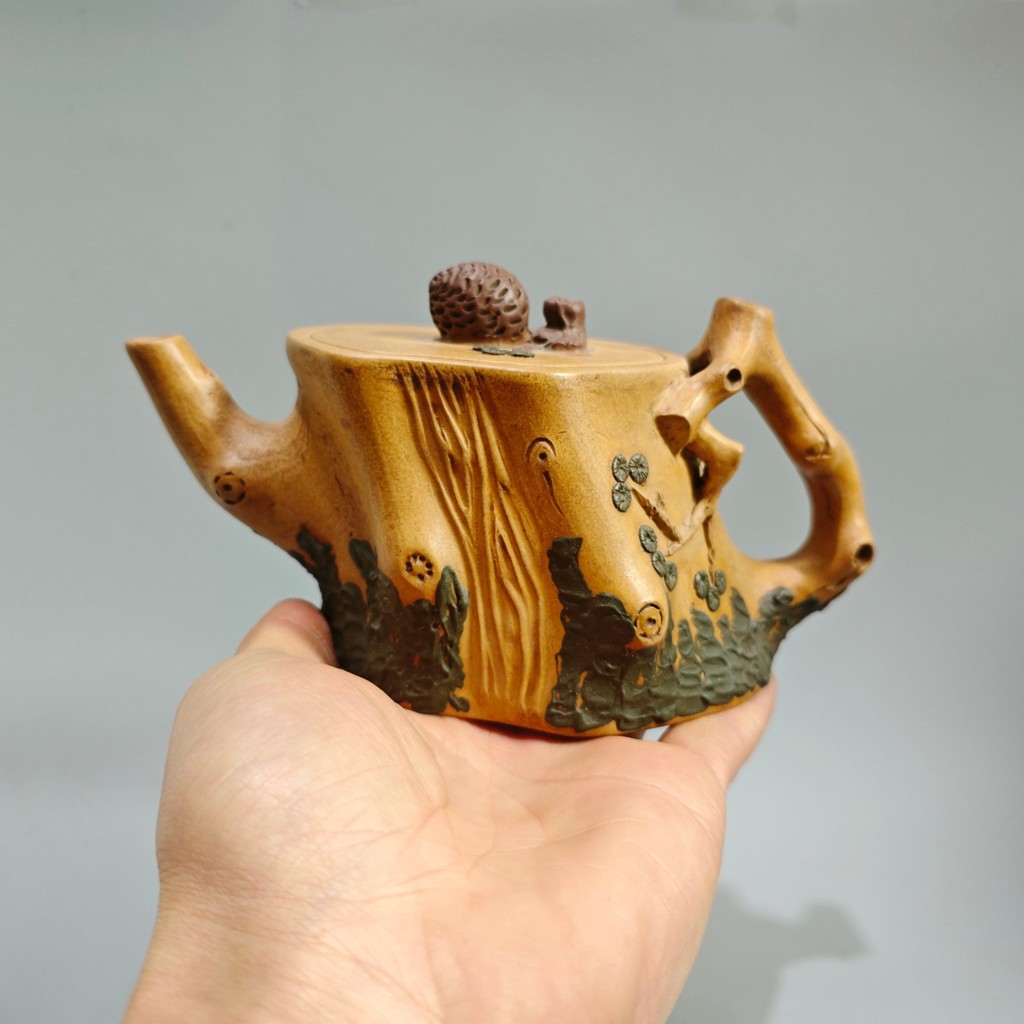 底款：汪寅仙品名：松果壺泥料:黃段泥容量:400cc左右尺寸:如圖F8180
