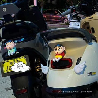 新店開業6折起【是蠟筆小新哦】踏闆摩託車裝飾車載擺件電動車電瓶車適用於九號