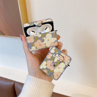 研覓推薦✈韓風油畫花紐扣仿皮套AirPods4Pro2保護套保護套2代3代蘋果耳機保護套耳機殼藍芽藍芽耳機套禮物