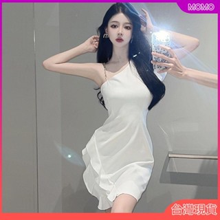 【熱賣現+速】夜店洋裝 性感低胸 生日小禮裙女法式派對白色短款斜領單肩露肩吊帶連衣裙修身顯瘦小禮服 聚會派對 尾牙AR